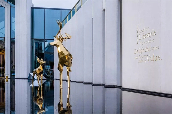 Ανοξείδωτου κήπων ζωικό άγαλμα ελαφιών μετάλλων γλυπτών γεωμετρικό γυαλισμένο μεγάλο