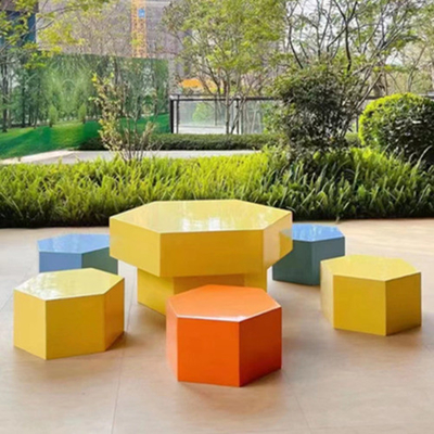 Hexagon εδρών συνήθειας φίμπεργκλας γλυπτών υπολοίπου αγάλματα τέχνης περιοχής δημόσια